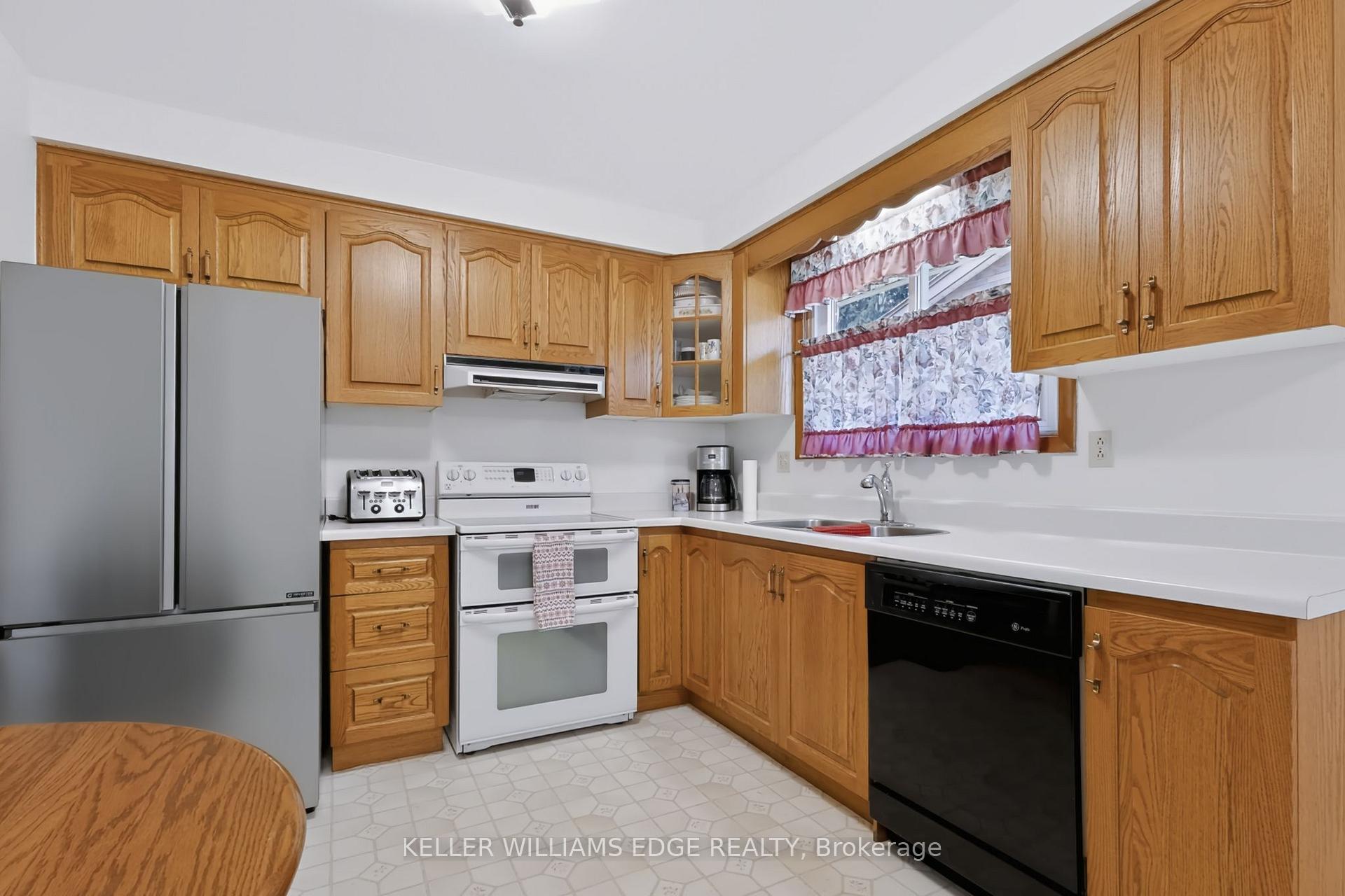 Photo 11 of 35 Burrwood Drive, Hamilton, Rolston — HOMEH