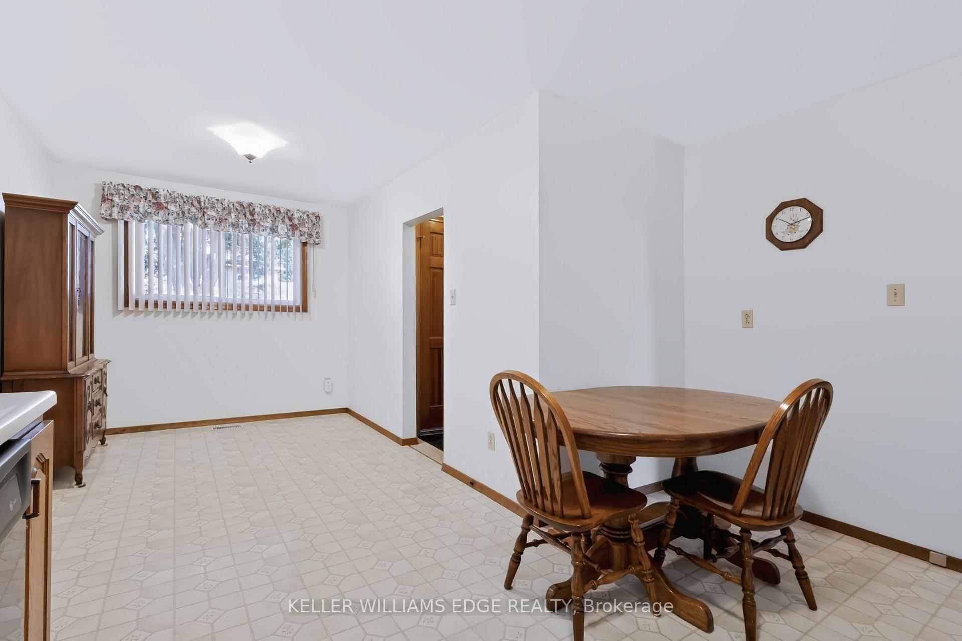Photo 12 of 35 Burrwood Drive, Hamilton, Rolston — HOMEH