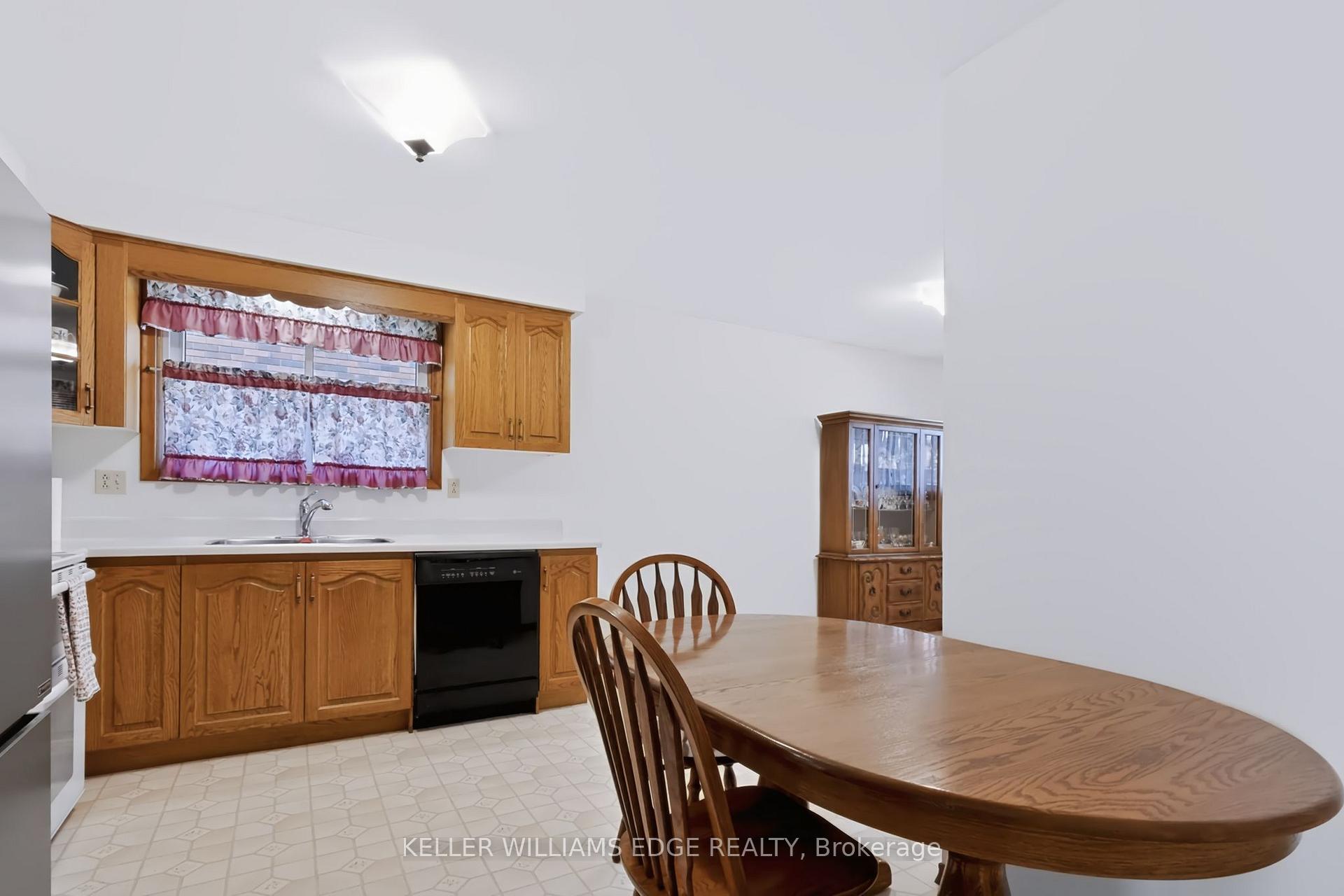 Photo 13 of 35 Burrwood Drive, Hamilton, Rolston — HOMEH