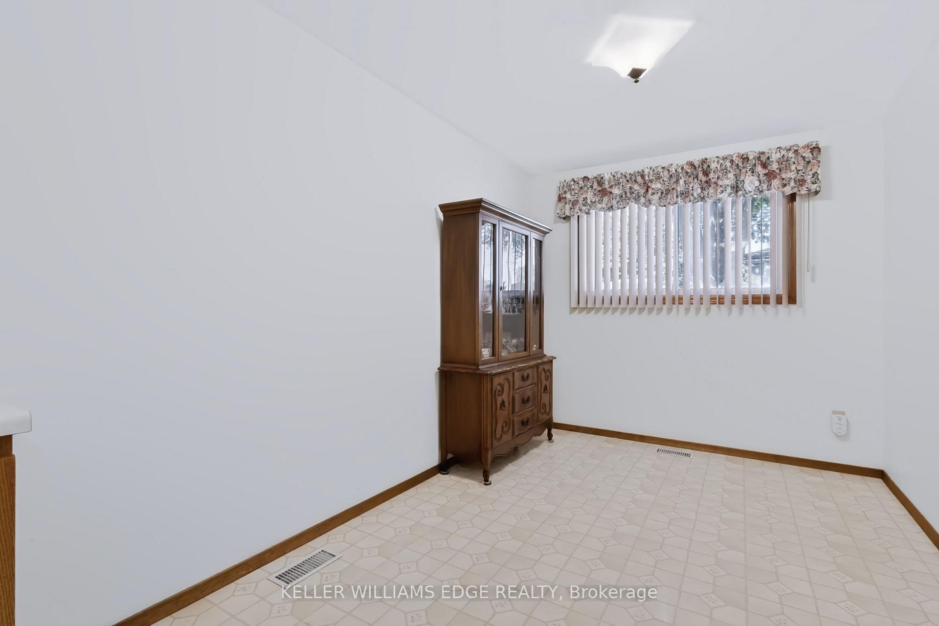 Photo 14 of 35 Burrwood Drive, Hamilton, Rolston — HOMEH