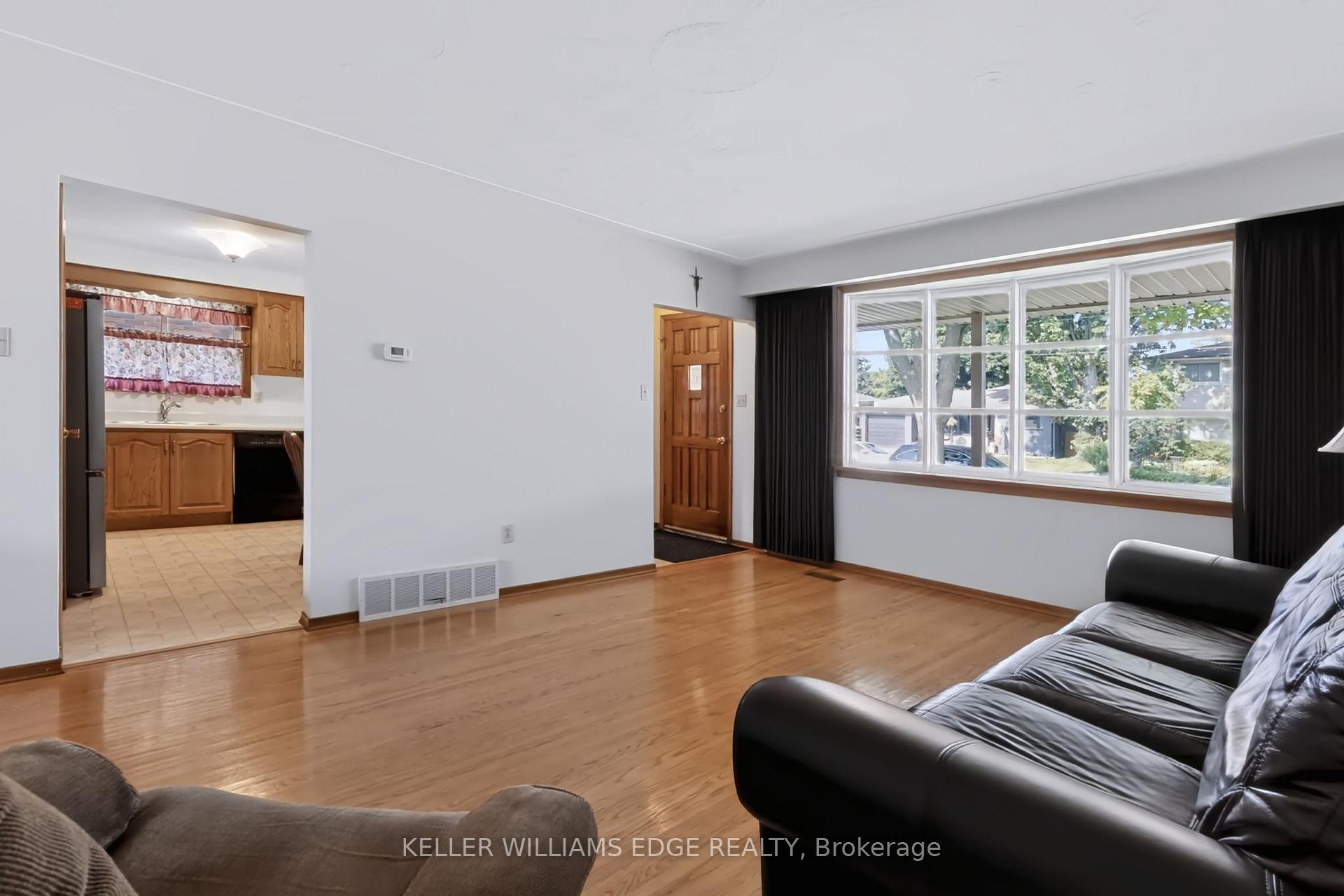 Photo 16 of 35 Burrwood Drive, Hamilton, Rolston — HOMEH