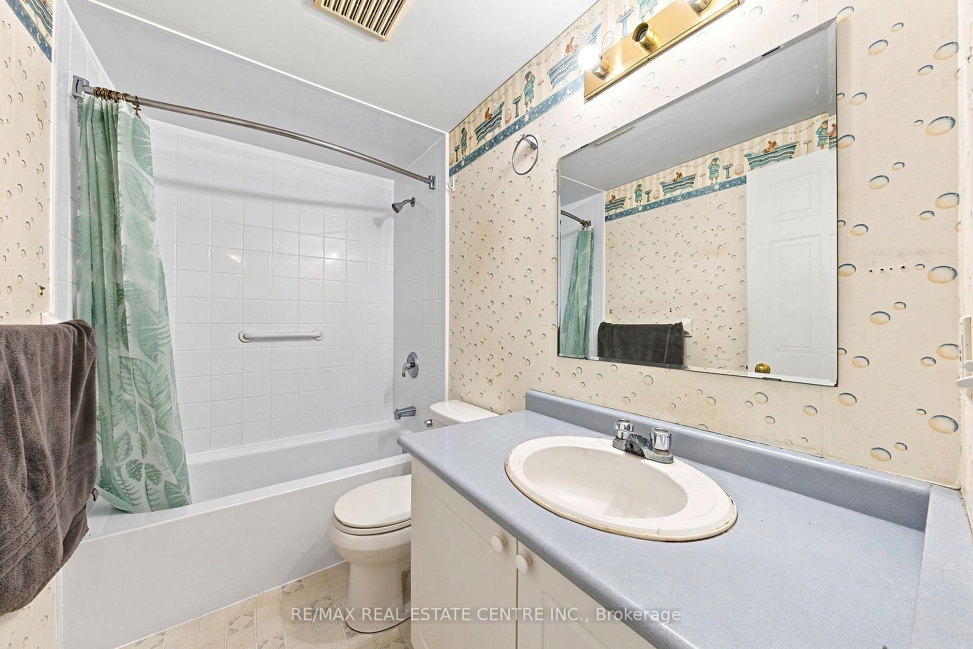 Photo 16 of 24 King William Court, Cambridge, Hespeler Village — HOMEH