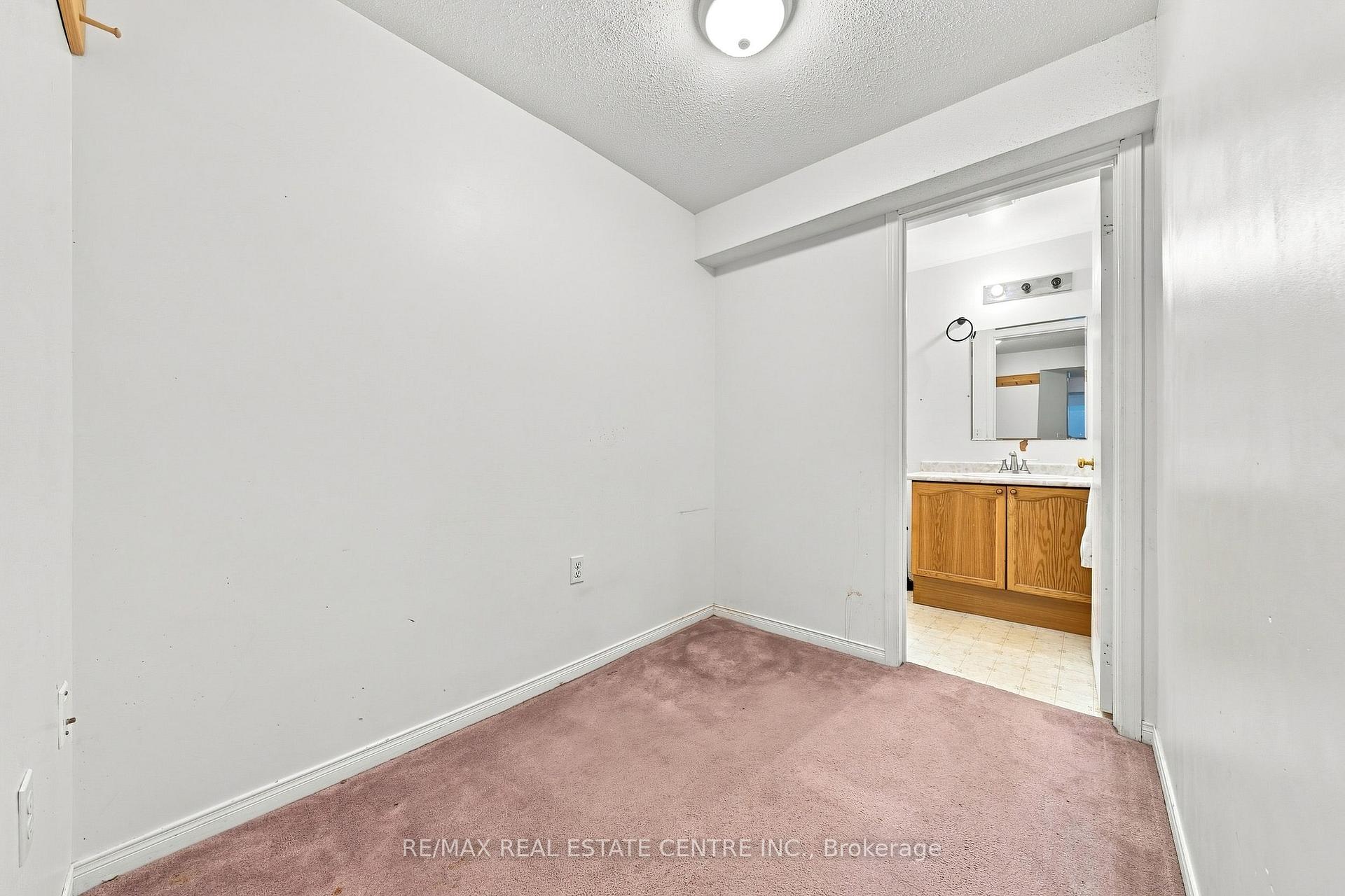 Photo 20 of 24 King William Court, Cambridge, Hespeler Village — HOMEH