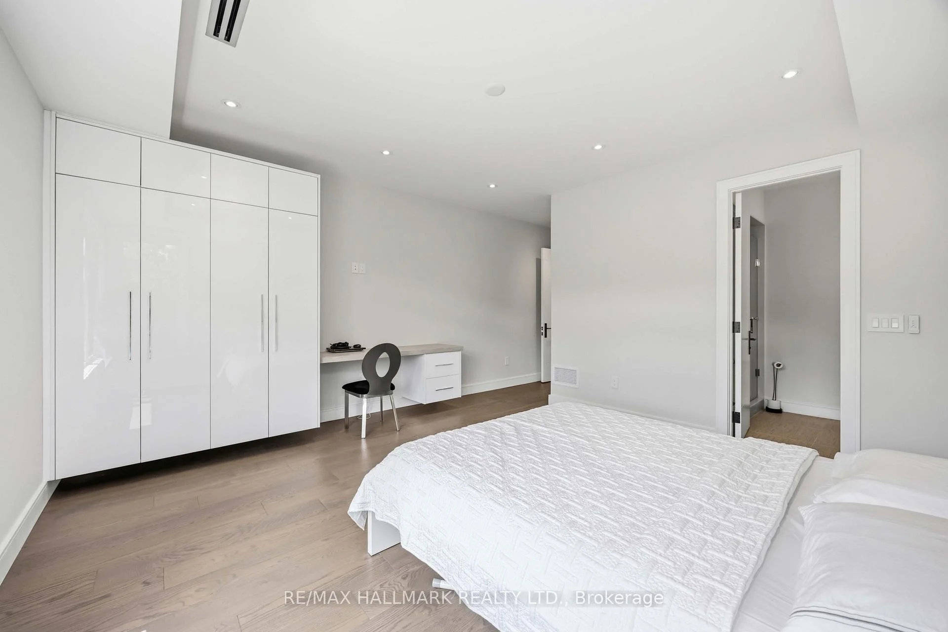 Photo 52 of 66 Forest Grove Drive, North York, Bayview Village — HOMEH