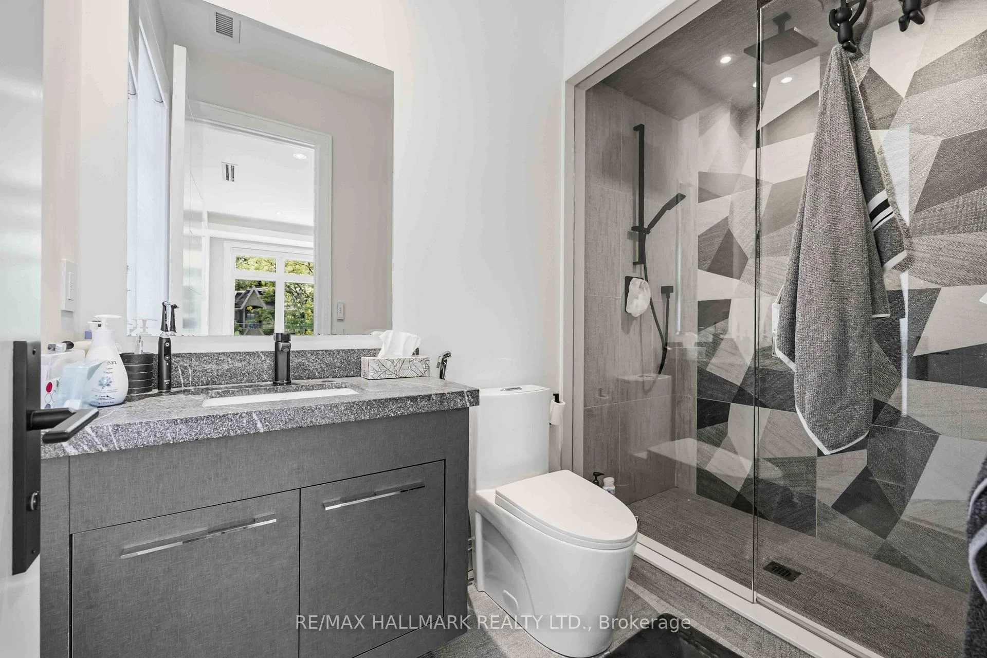 Photo 64 of 66 Forest Grove Drive, North York, Bayview Village — HOMEH
