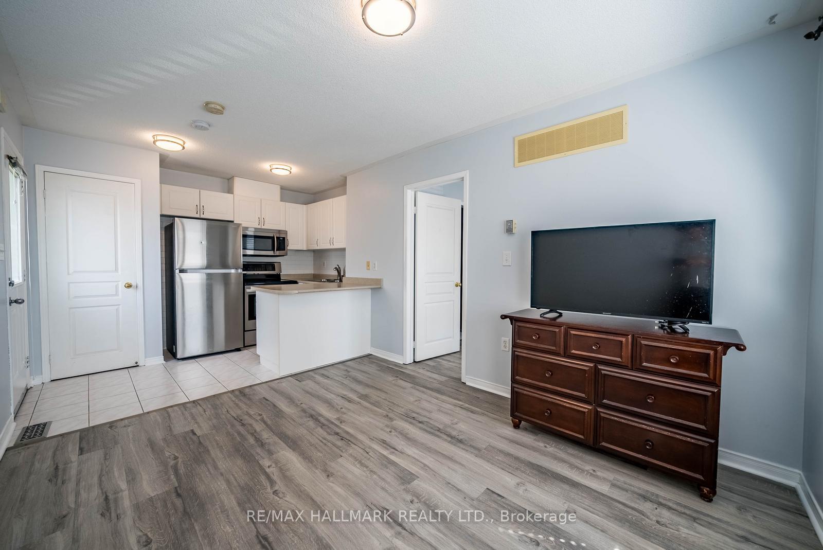 Photo 4 of Unit Coach House, 29 Hosta Avenue, Markham, Cornell — HOMEH