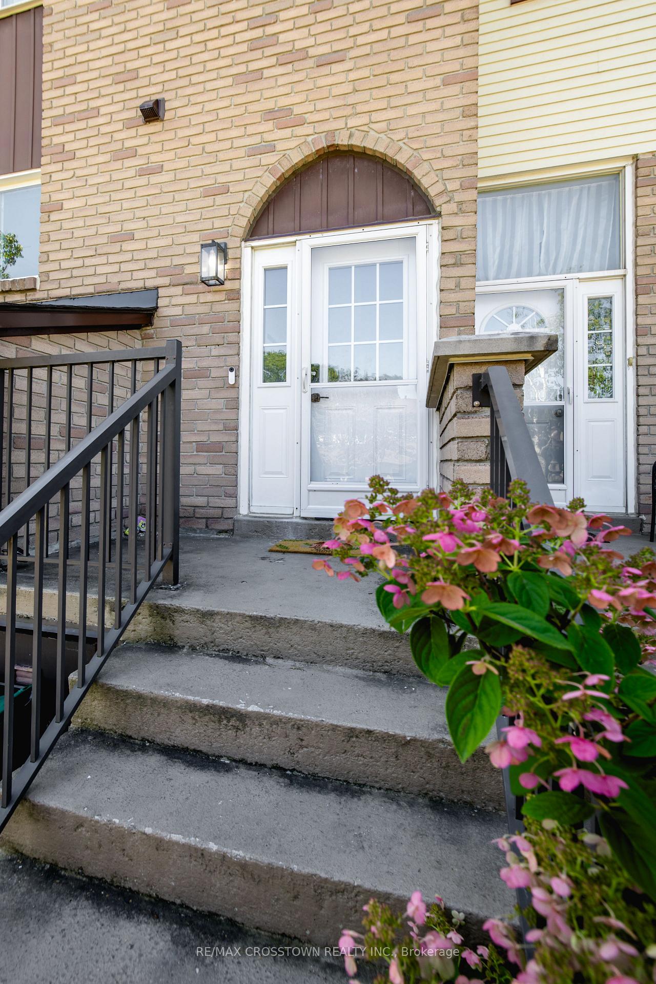 Photo 2 of Unit 32, 52 Adelaide Street, Barrie, Allandale — HOMEH