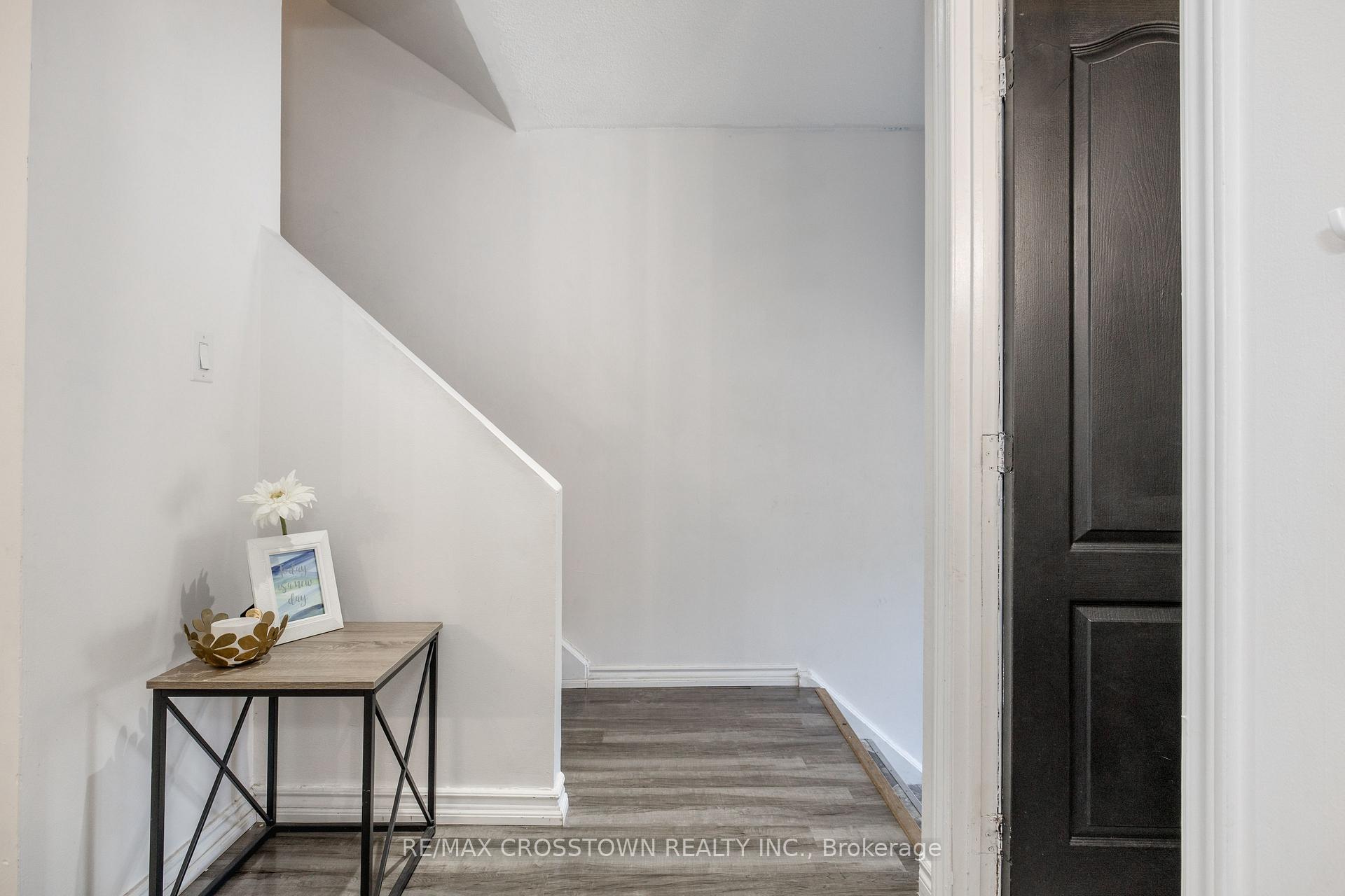 Photo 3 of Unit 32, 52 Adelaide Street, Barrie, Allandale — HOMEH