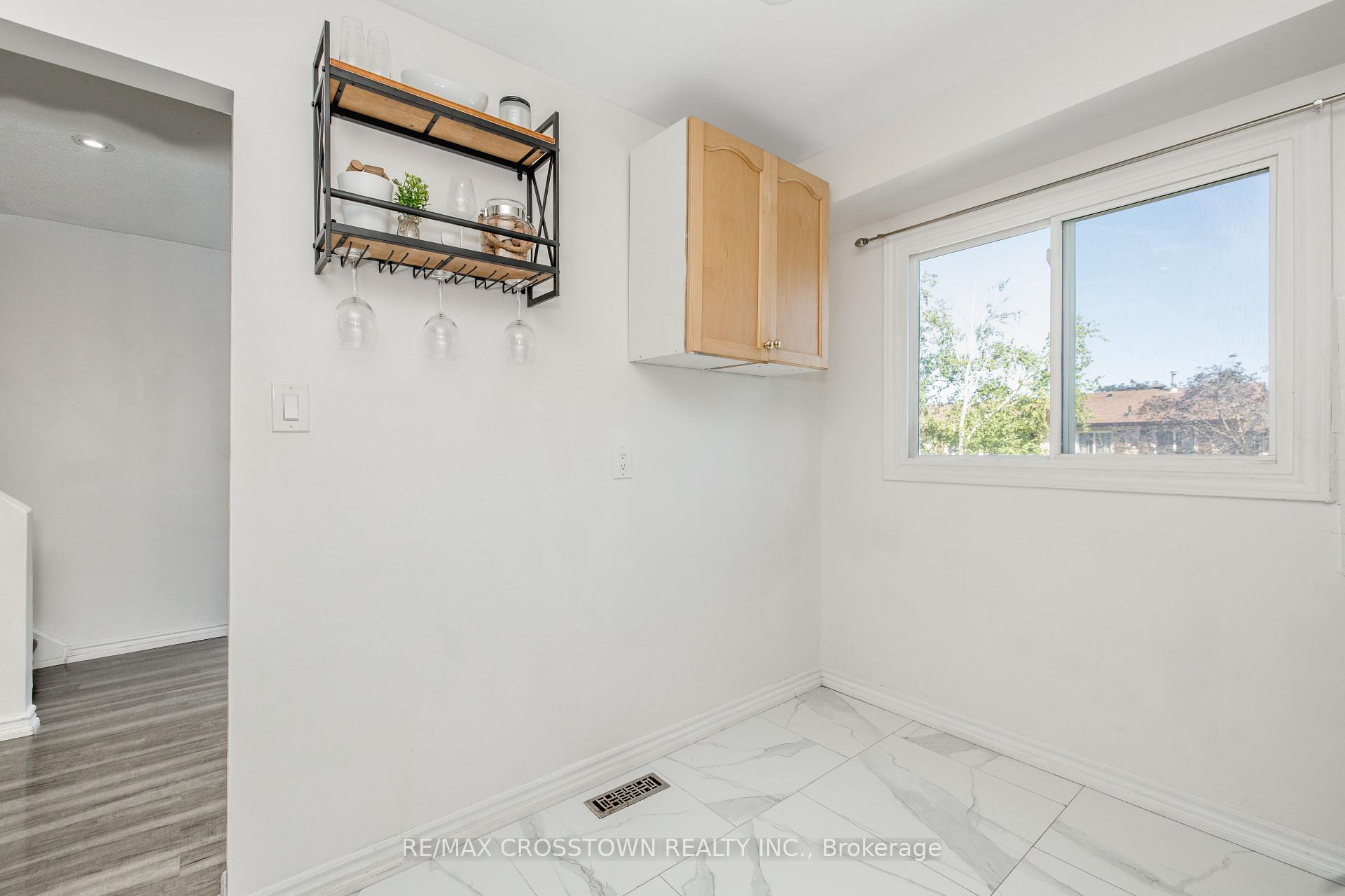 Photo 4 of Unit 32, 52 Adelaide Street, Barrie, Allandale — HOMEH