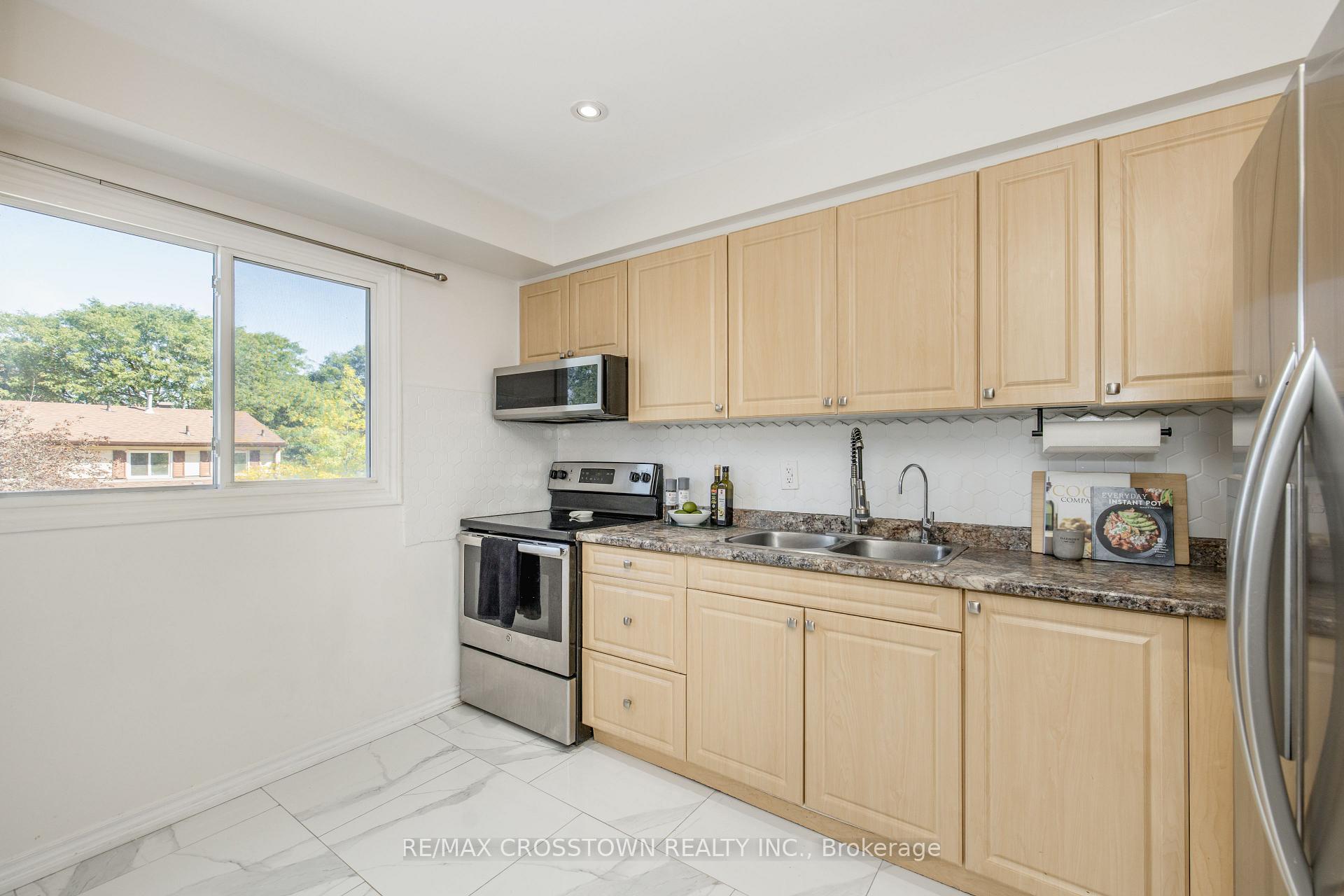 Photo 5 of Unit 32, 52 Adelaide Street, Barrie, Allandale — HOMEH