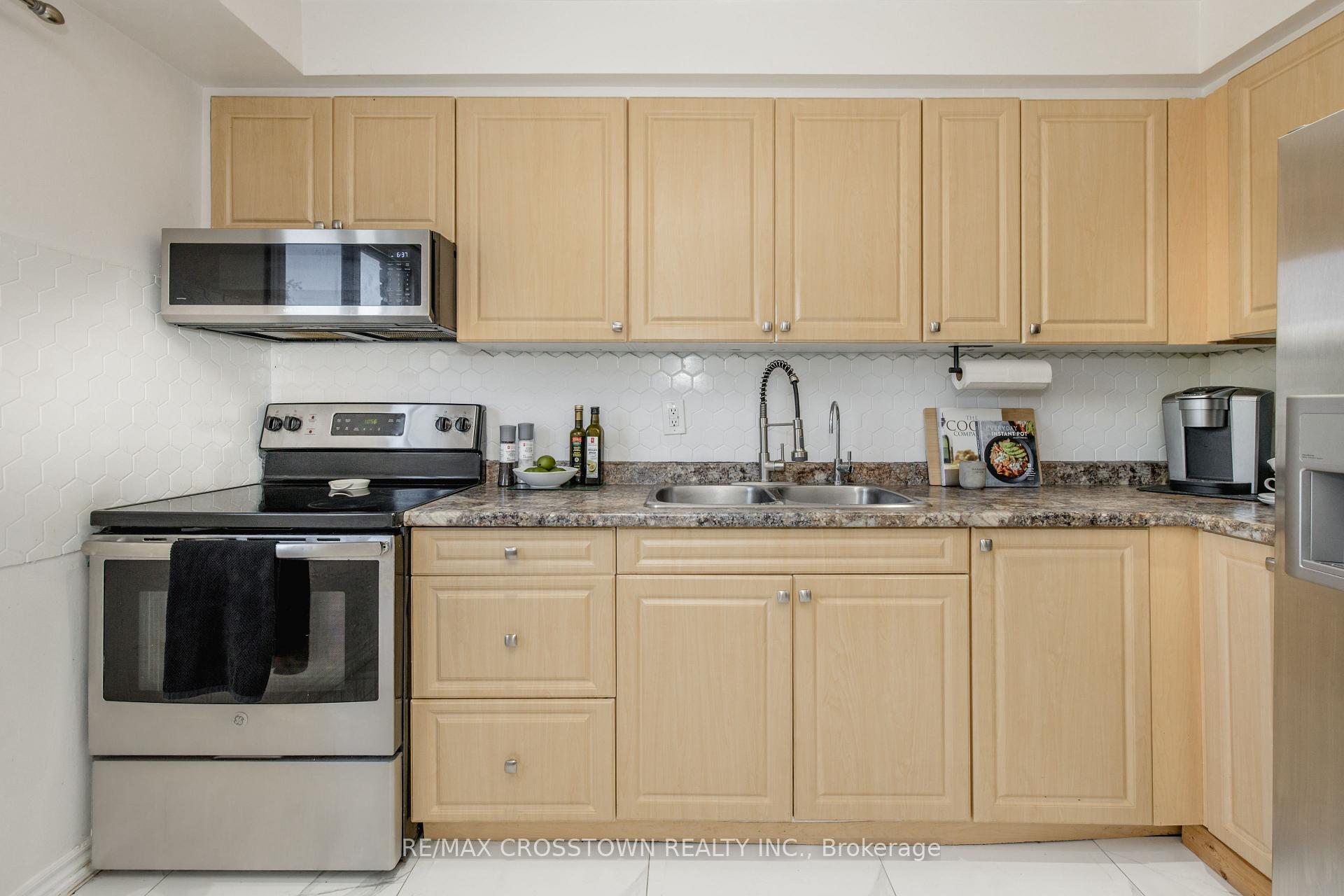 Photo 6 of Unit 32, 52 Adelaide Street, Barrie, Allandale — HOMEH