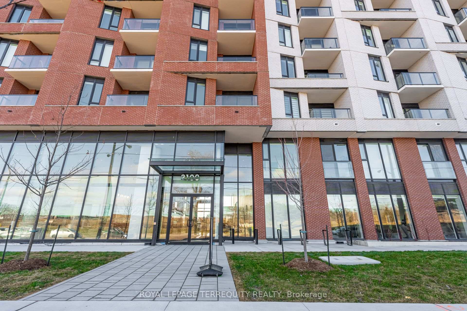 Front of Unit 909, 3100 Keele Street