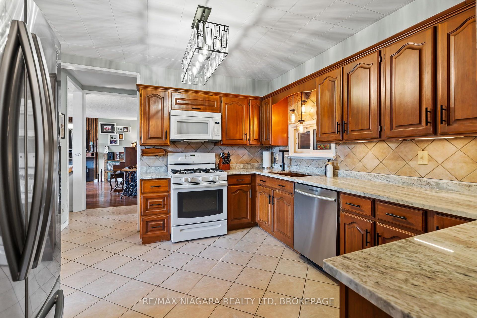 Photo 17 of 1470 Killaly Street E, Port Colborne, Sherkston — HOMEH
