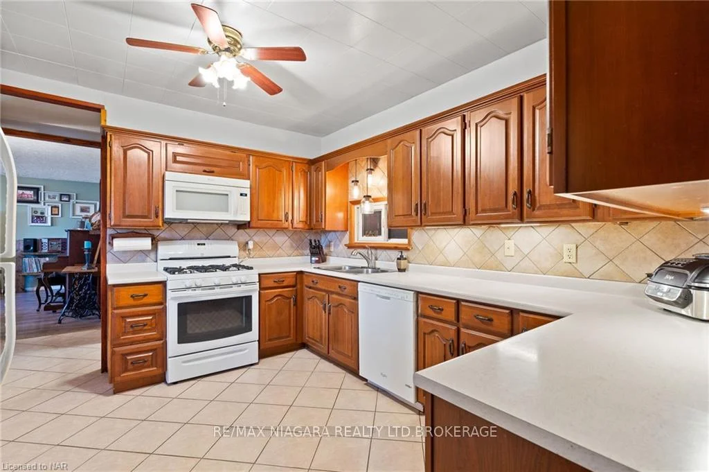 Photo 12 of 1470 Killaly Street E, Port Colborne, Sherkston — HOMEH