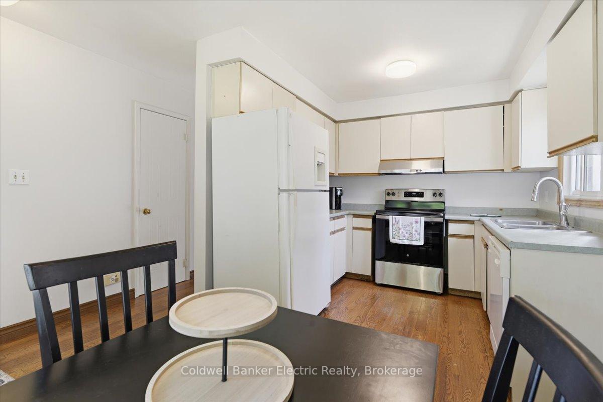 Photo 6 of 3 Walbridge Court, Clarington, Bowmanville — HOMEH