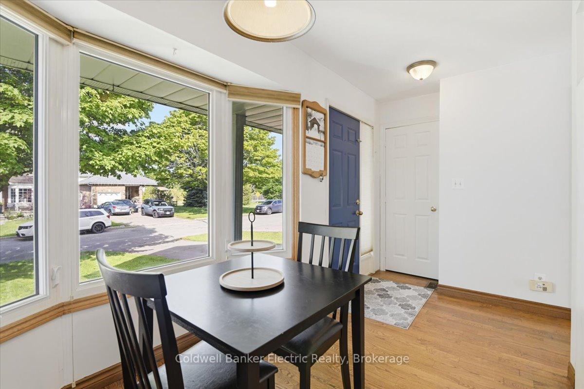 Photo 8 of 3 Walbridge Court, Clarington, Bowmanville — HOMEH