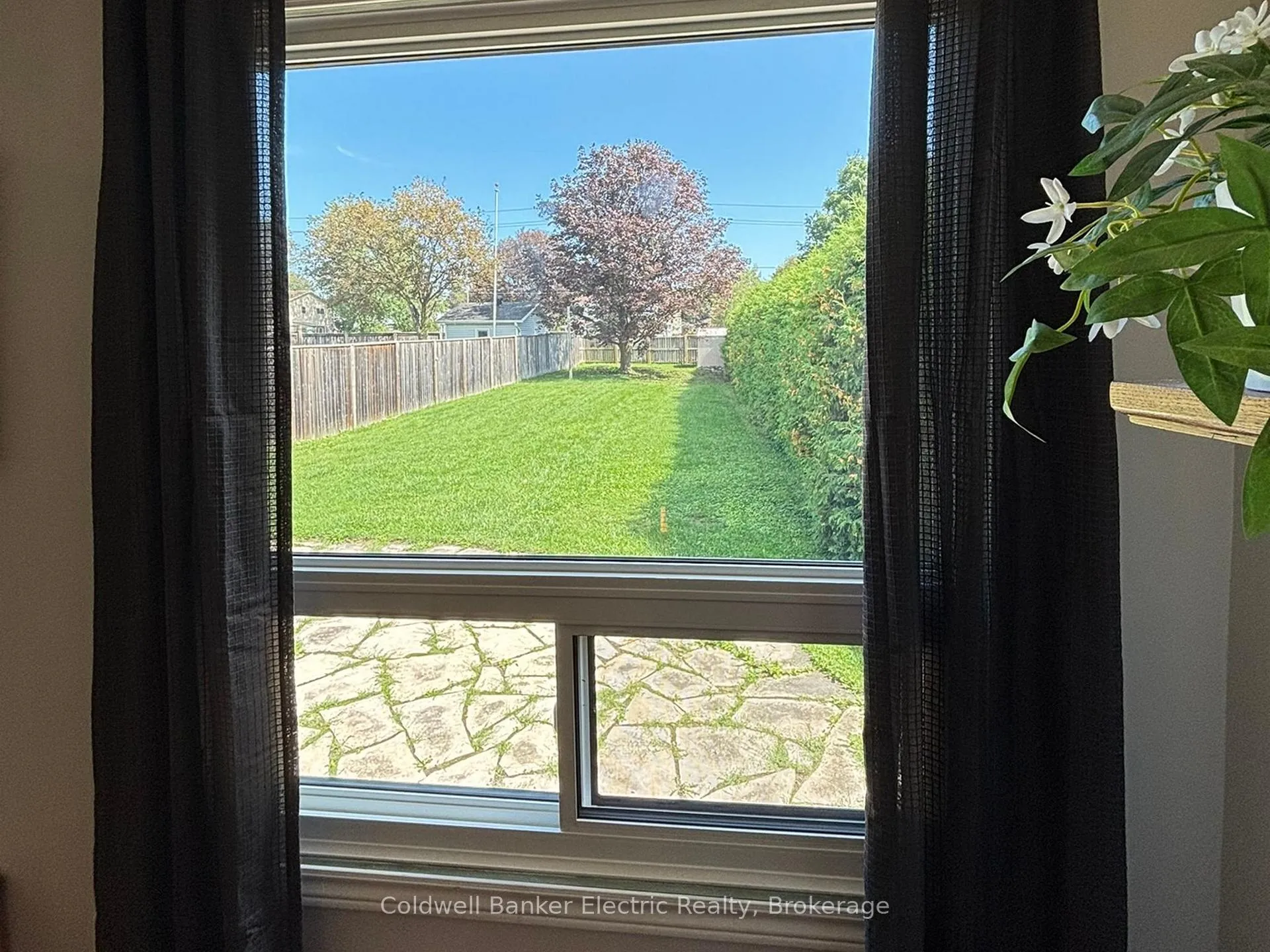 Photo 4 of 3 Walbridge Court, Clarington, Bowmanville — HOMEH