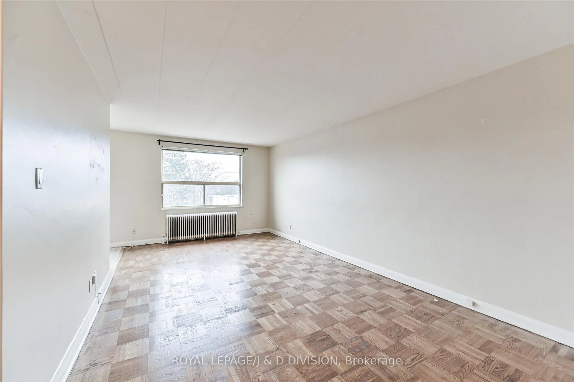 Photo 4 of Unit 205, 325 Sammon Avenue, Toronto, Danforth Village-East York — HOMEH