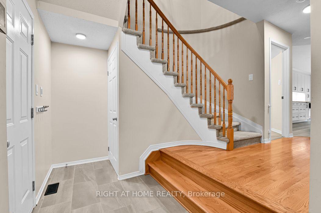 Photo 3 of 184 Carwood Circle, Ottawa, Carson Meadows — HOMEH