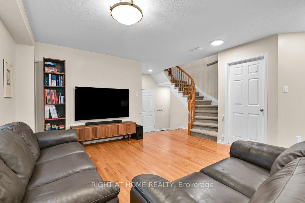 Photo 5 of 184 Carwood Circle, Ottawa, Carson Meadows — HOMEH