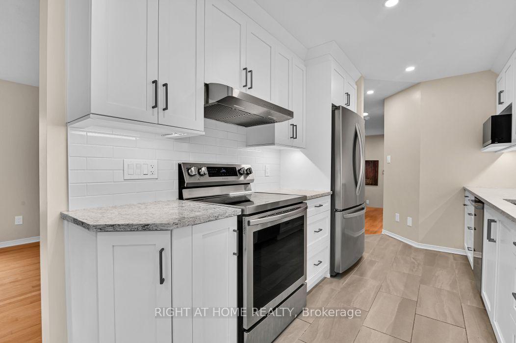 Photo 7 of 184 Carwood Circle, Ottawa, Carson Meadows — HOMEH