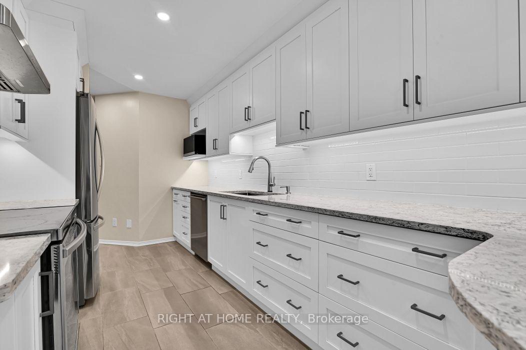 Photo 8 of 184 Carwood Circle, Ottawa, Carson Meadows — HOMEH