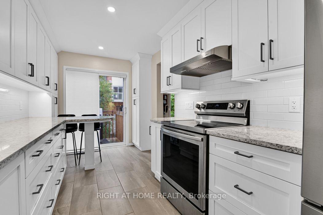 Photo 9 of 184 Carwood Circle, Ottawa, Carson Meadows — HOMEH