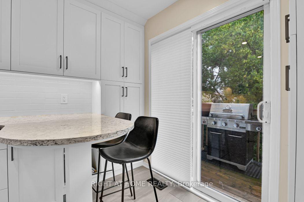 Photo 10 of 184 Carwood Circle, Ottawa, Carson Meadows — HOMEH