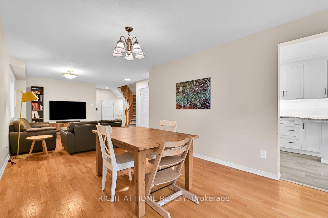 Photo 11 of 184 Carwood Circle, Ottawa, Carson Meadows — HOMEH