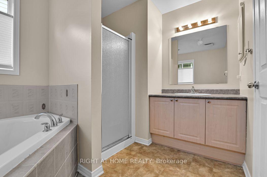 Photo 16 of 184 Carwood Circle, Ottawa, Carson Meadows — HOMEH