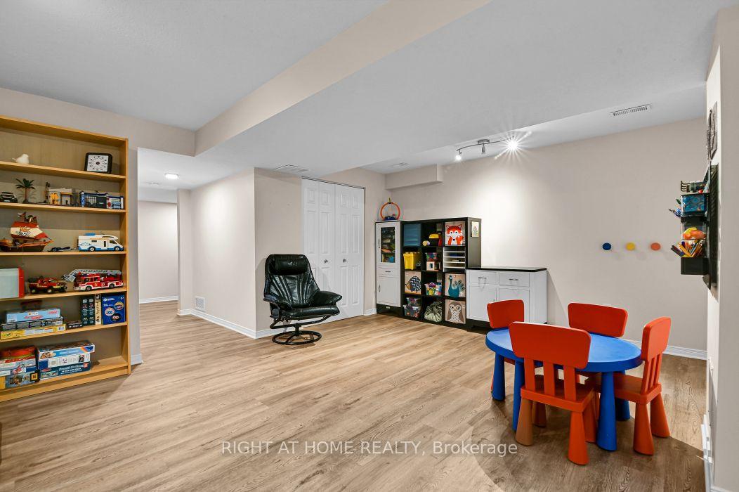 Photo 24 of 184 Carwood Circle, Ottawa, Carson Meadows — HOMEH