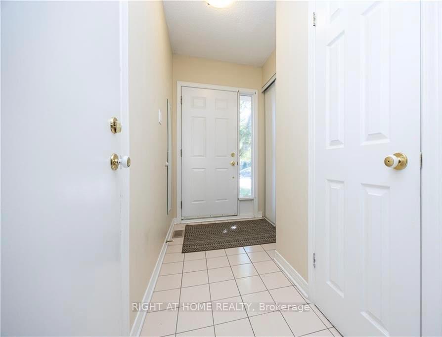 Photo 3 of 21 Grenadier Way, Ottawa, Barrhaven - Longfields — HOMEH