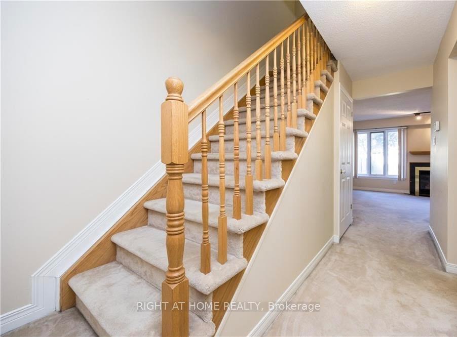 Photo 4 of 21 Grenadier Way, Ottawa, Barrhaven - Longfields — HOMEH