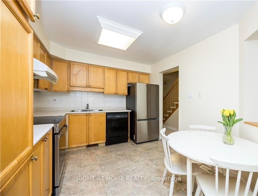 Photo 7 of 21 Grenadier Way, Ottawa, Barrhaven - Longfields — HOMEH