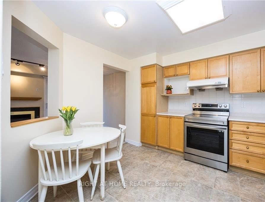 Photo 8 of 21 Grenadier Way, Ottawa, Barrhaven - Longfields — HOMEH