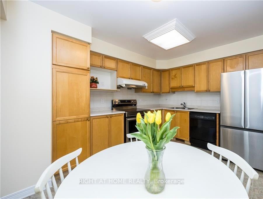 Photo 9 of 21 Grenadier Way, Ottawa, Barrhaven - Longfields — HOMEH