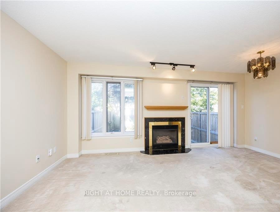 Photo 10 of 21 Grenadier Way, Ottawa, Barrhaven - Longfields — HOMEH