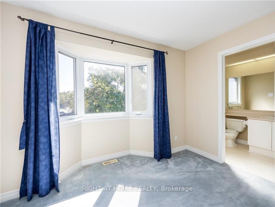 Photo 16 of 21 Grenadier Way, Ottawa, Barrhaven - Longfields — HOMEH