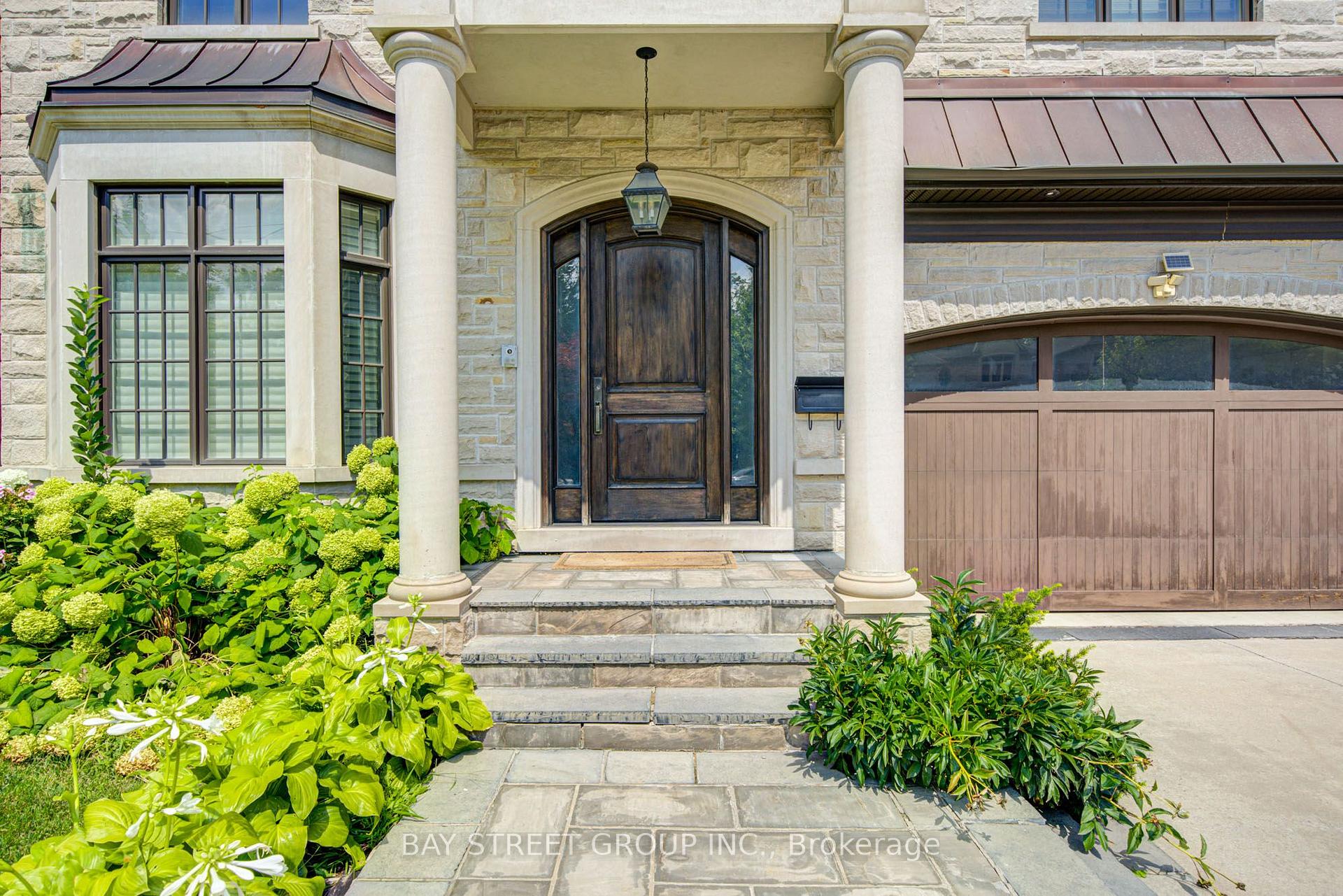 Photo 3 of 154 Munro Boulevard, North York, St. Andrew-Windfields — HOMEH