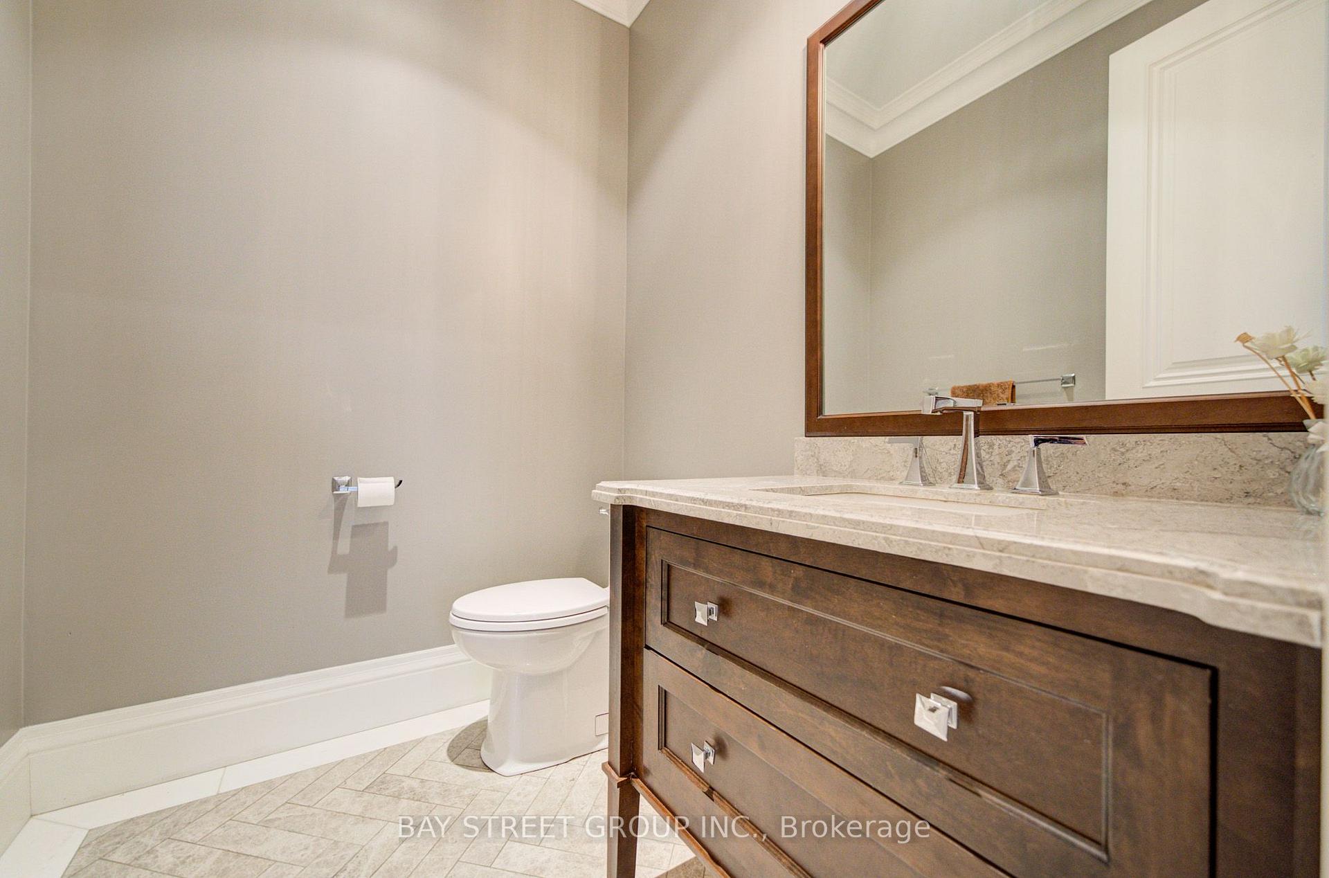 Photo 10 of 154 Munro Boulevard, North York, St. Andrew-Windfields — HOMEH