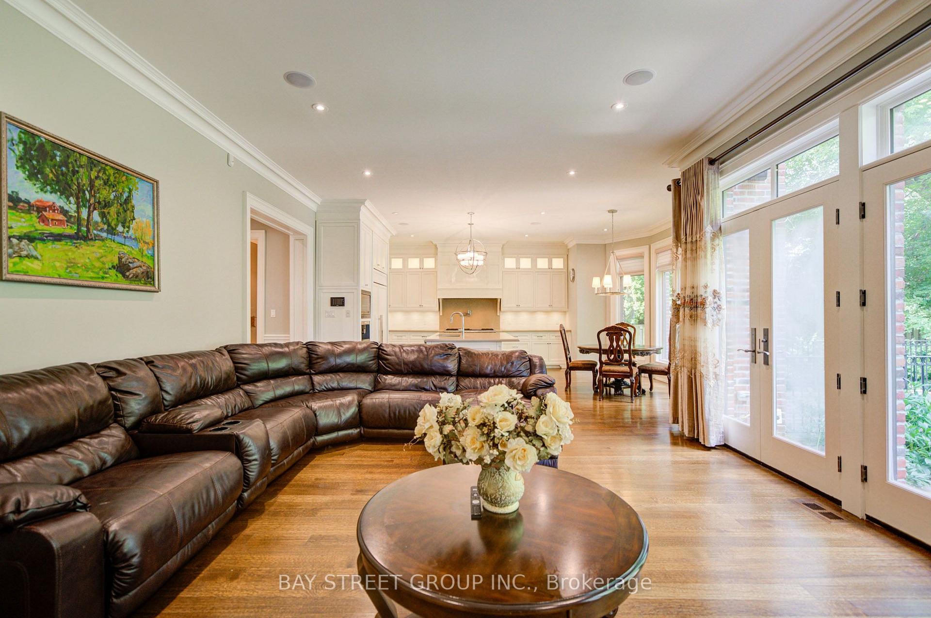 Photo 18 of 154 Munro Boulevard, North York, St. Andrew-Windfields — HOMEH
