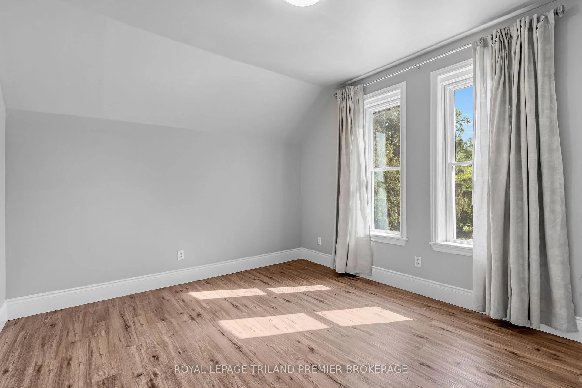 Photo 46 of 180 Alma Street, St. Thomas — HOMEH