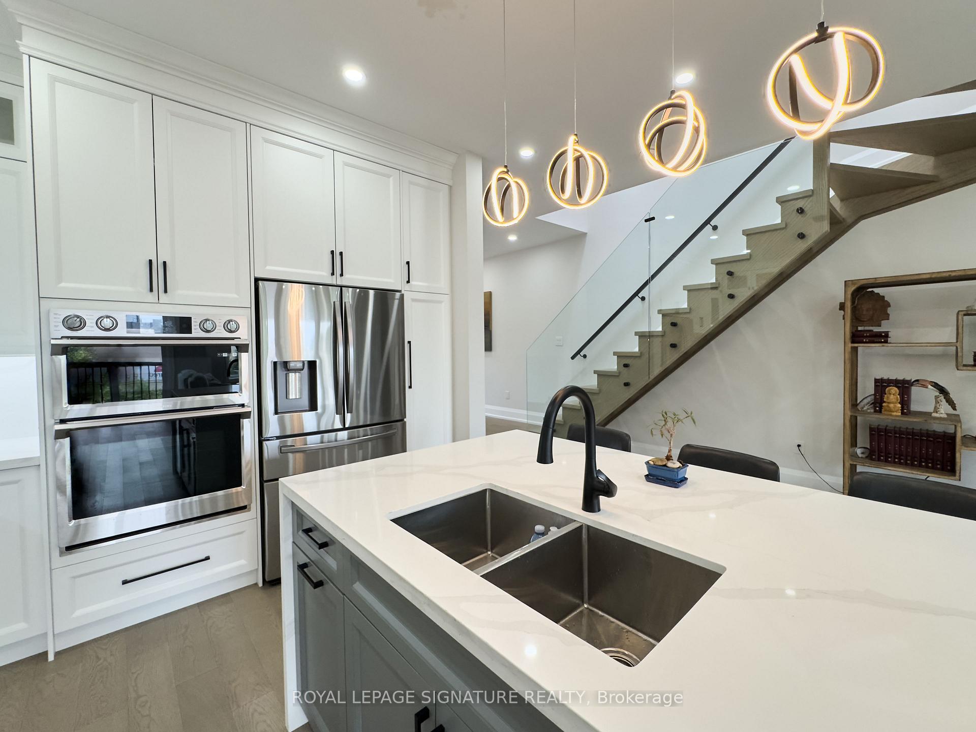 Photo 4 of 920 Fourth Street, Mississauga, Lakeview — HOMEH
