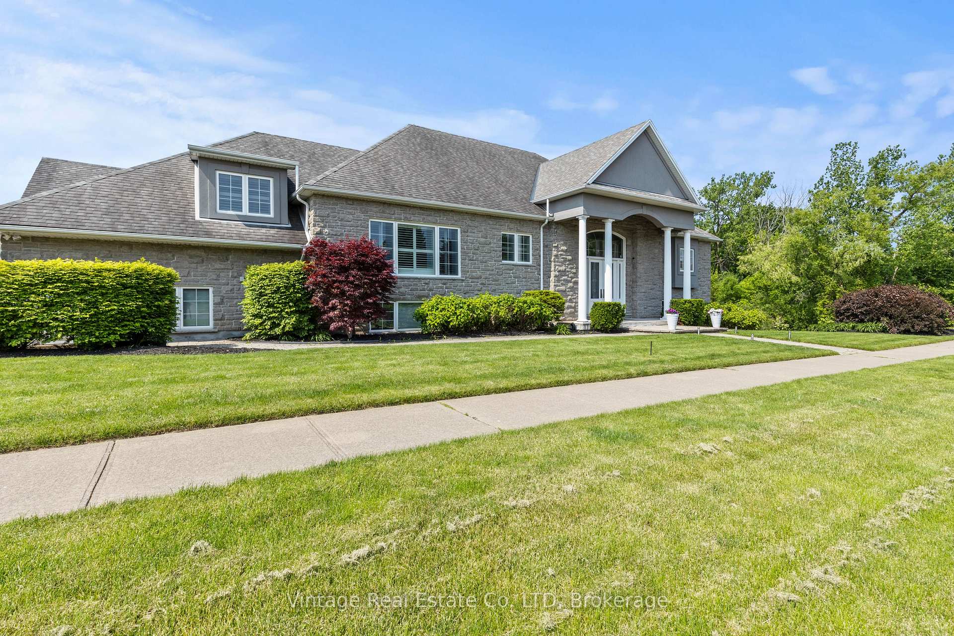 Photo 2 of 3689 Cardinal Drive, Niagara Falls, Mt. Carmel — HOMEH