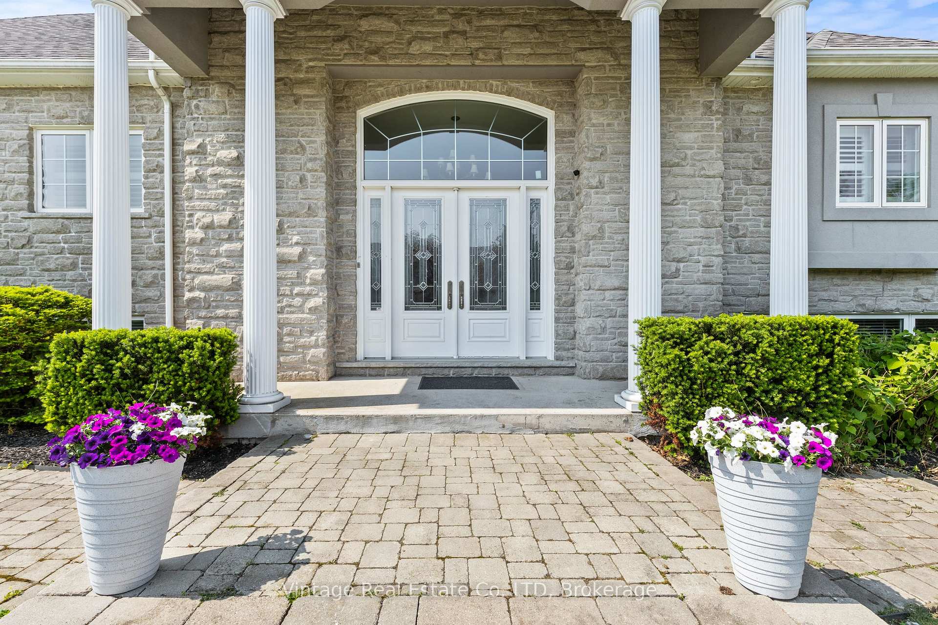 Photo 4 of 3689 Cardinal Drive, Niagara Falls, Mt. Carmel — HOMEH