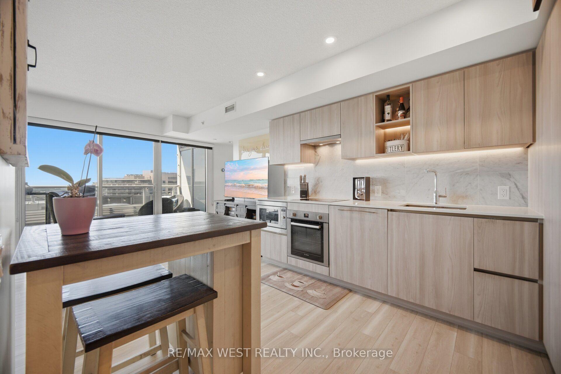 Photo 5 of Unit 1602, 17 Bathurst Street, Toronto, Waterfront Communities — HOMEH