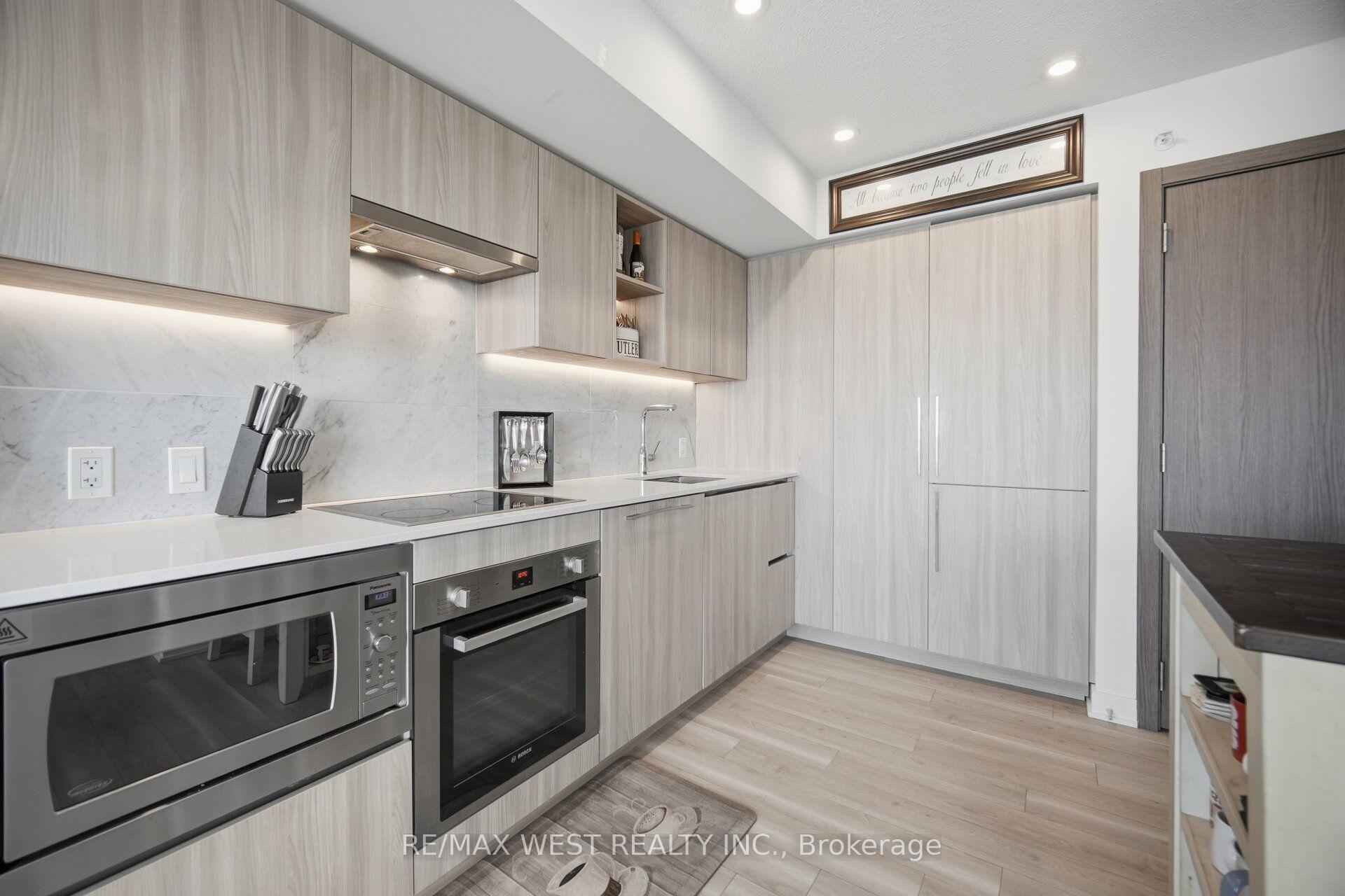 Photo 6 of Unit 1602, 17 Bathurst Street, Toronto, Waterfront Communities — HOMEH