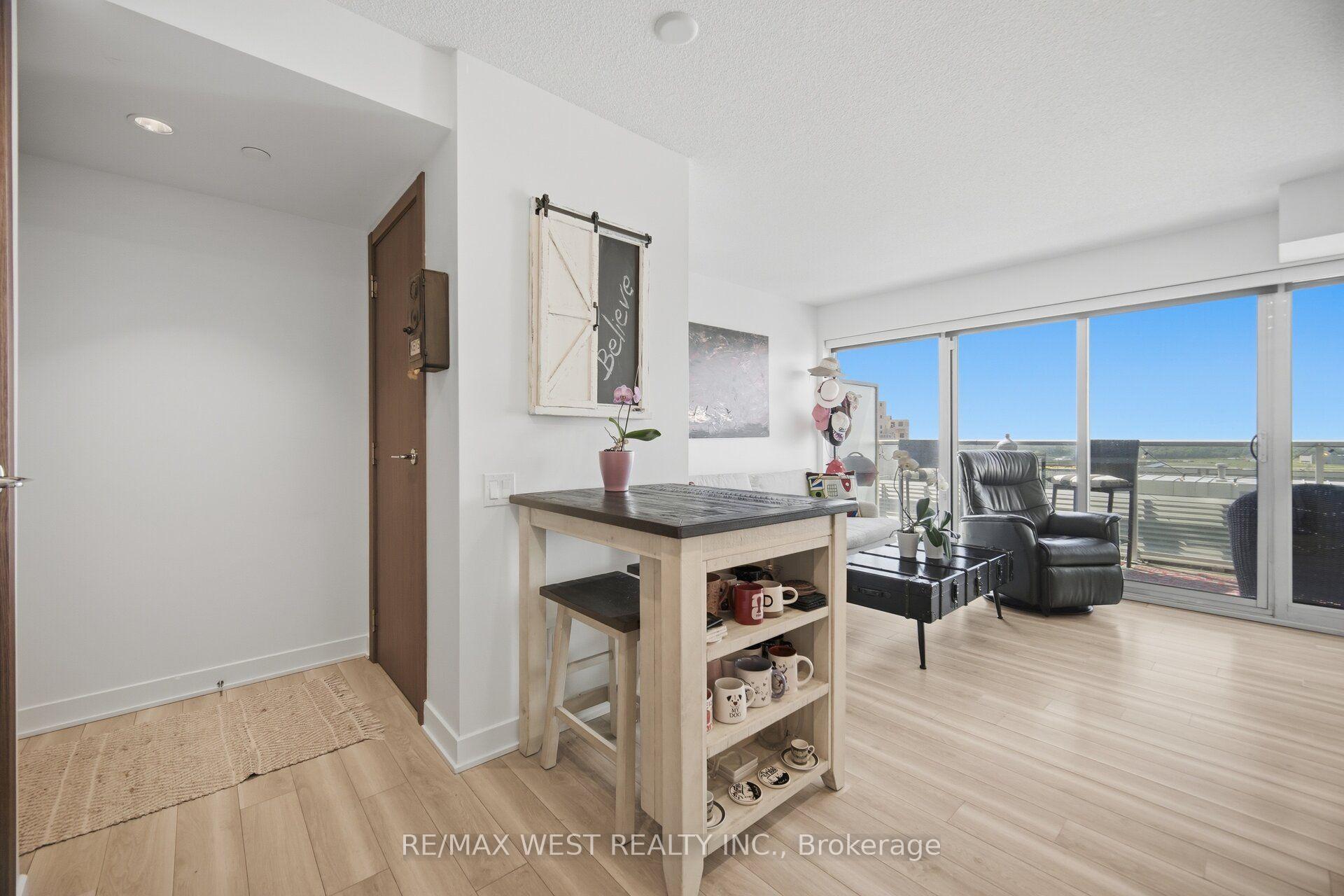 Photo 9 of Unit 1602, 17 Bathurst Street, Toronto, Waterfront Communities — HOMEH