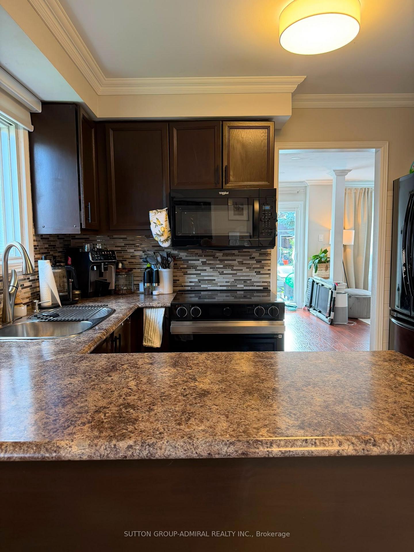Photo 8 of 18 Wallace Drive, Barrie, Northwest — HOMEH
