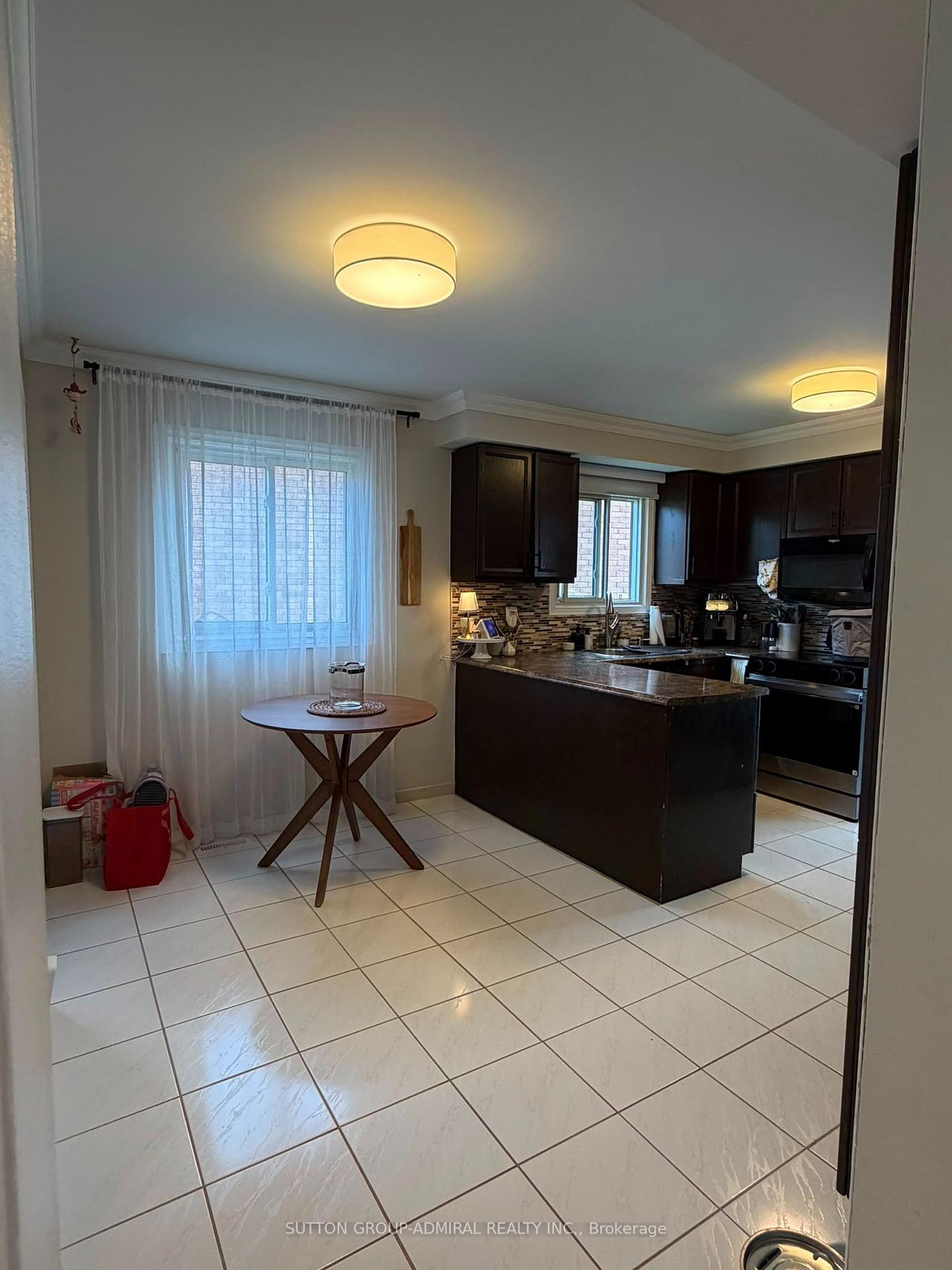 Photo 10 of 18 Wallace Drive, Barrie, Northwest — HOMEH